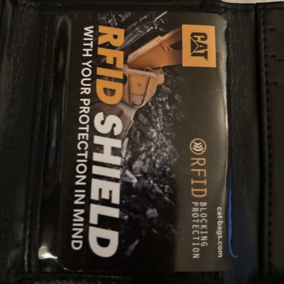 CAT caterpillar men’s black leather trifold wallet w/RFID protection shield Tin - Picture 10 of 15